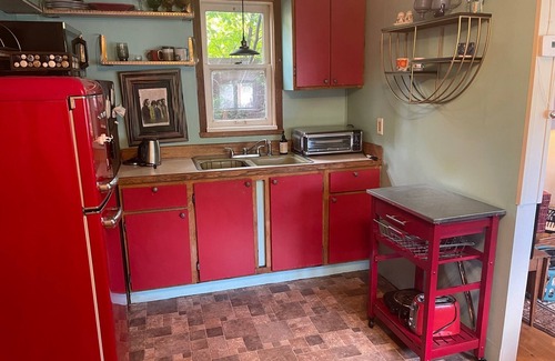 Riverfront Cottage | Adorable cottage-desirable Missoula Riverfront