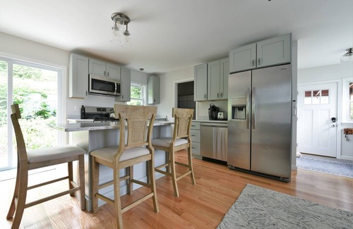 South Kingstown Cottage | Adorable Cozy Cottage Near Narragansett Beach & Narrow River - Perfect Getaway!