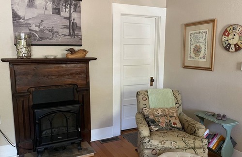 Nob Hill Cottage | Adorable Downtown Cottage