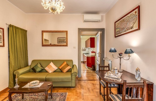 Repubblica Apartment | Adorable flat by Barberini Trevi Fountain 09113 IT058091C289CBO8C2