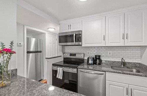 Columbia Heights House | Adorable Guesthouse | Free Parking | DCottage