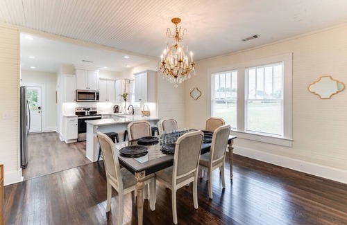Taylorville House | Adorable home near the University of Alabama