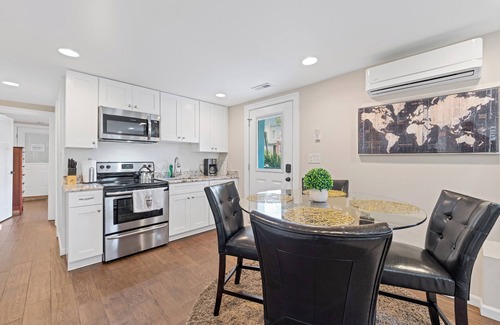 Southeast Apartment | Adorable Infant Friendly 1Br Retreat