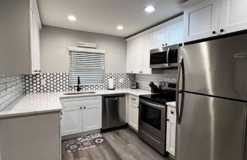 Tampa Heights House | Adorable Modern Patio Bungalow Near Downtown Tampa