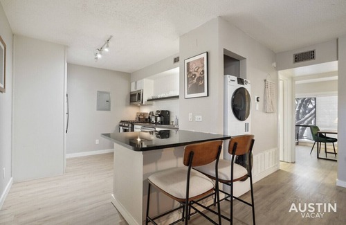 Brentwood Apartment | Adorable N Lamar Living + Pool and Comfort for All