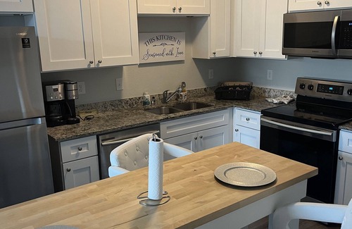 Forest Hill House | Adorable, new 1-bedroom casita in Fort Worth!