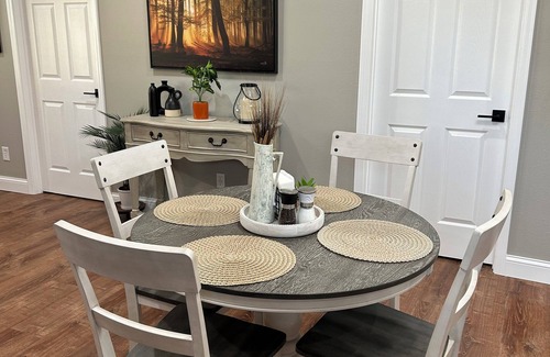 Tonkawa House | Adorable New Remodeled 3BR 2 BA quiet neighborhood!