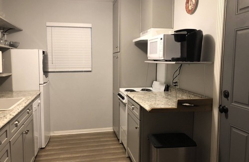 South Central Houston House | Adorable newly renovated bungalow.