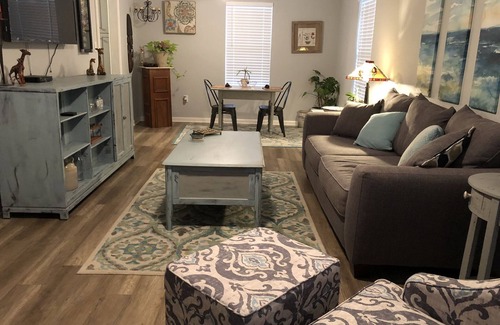 South Central Houston House | Adorable newly renovated bungalow.
