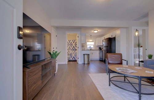 Manhattan House | Adorable, Peaceful Hidden Stone -Walk to City Park