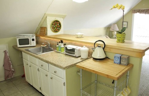 Munjoy Hill Apartment | Adorable Portland getaway on the Eastern Promenade
