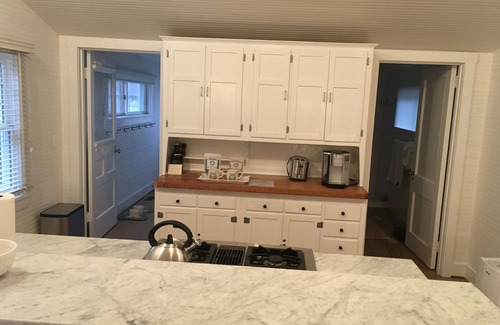 Sperryville Cottage | Adorable Rose Cottage in Village of Sperryville