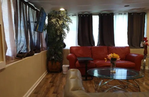 Dallas Apartment | Adorable Spacious Apt with Private Entrance Close to Downtown Dallas