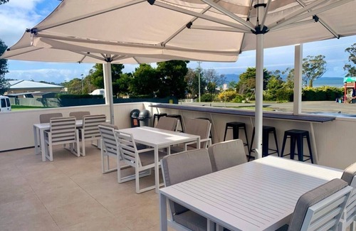 Orford Apartment | Adorable Studio next to cafe, walk to beach!