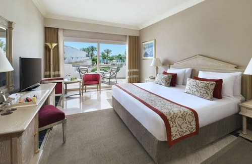 Ras Umm Sid Hotel | Adults-Only Resort with 3 Pools, Tennis, Spa & Nearby Diving Spots l 3 Rooms