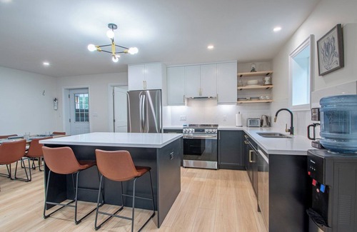 Armour Cottage | Adventure Awaits - Three Bedroom Cottage, Sleeps 6