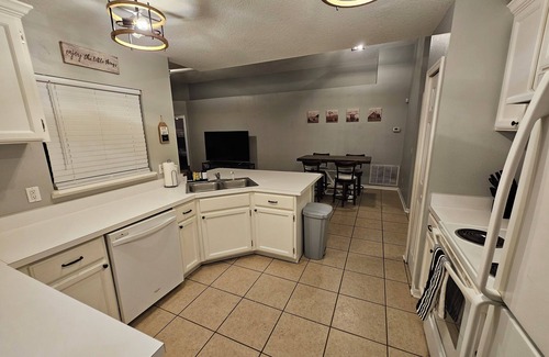 Spring Hill House | Adventure Coast: 4/2, Near Spring and Beach, Big Yard