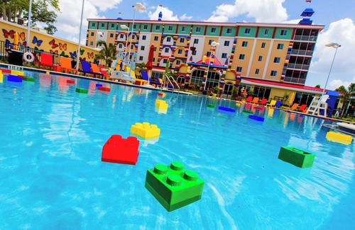 Cypress Gardens Hotel | Adventure Filled Resort Perfect for Family Getaway | Fun Pools!