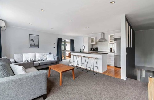 Lynmore House | Adventure Trails | Super Location with Spa Pool!