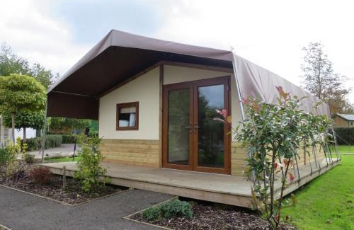 Willen Resort | Adventurer's Village Milton Keynes
