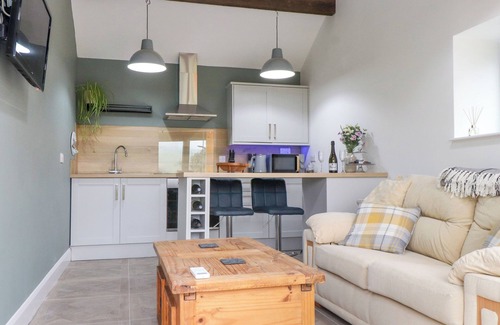 Garn Fadryn Cottage | AEL-Y-BRYN, pet friendly, with a garden in Tudweiliog