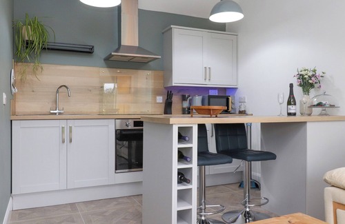 Garn Fadryn Cottage | AEL-Y-BRYN, pet friendly, with a garden in Tudweiliog