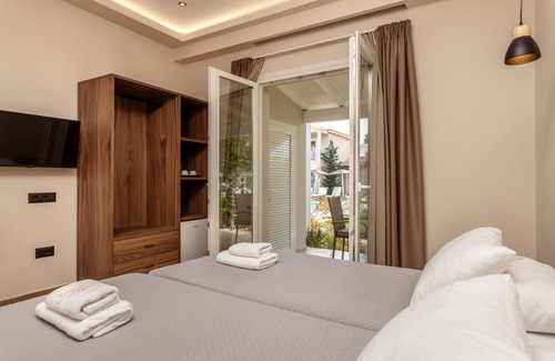 Kalamaki Hotel | Aeolos Boutique Resort and Suites