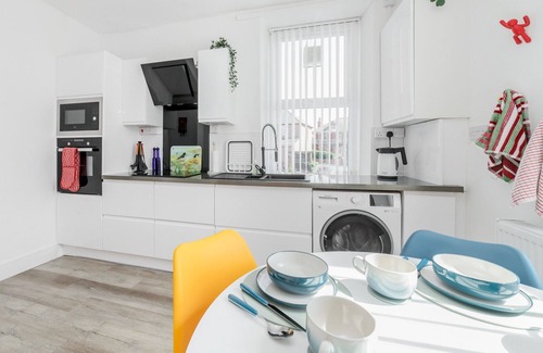 Peel Apartment | Aer Varrey - a holiday apartment with sea views that sleeps 3 guests