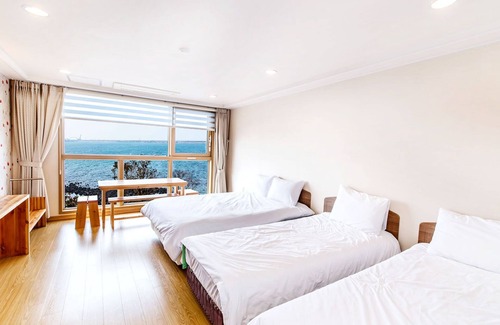 Downtown House | Aerang and Baebijang's House