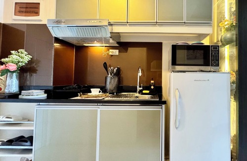 Santo Cristo Condo | Aesthetic 1-bedroom condo with WiFi, City View in Quezon City, Philippines