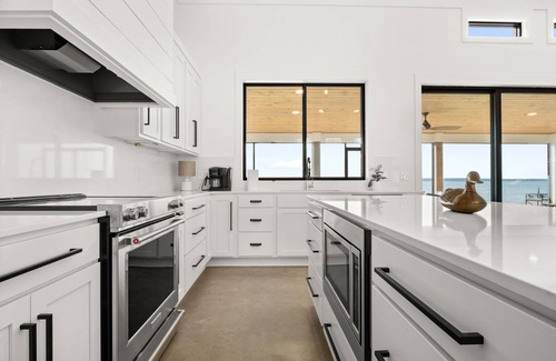 Negreet House | AESTHETIC WATERFRONT BUNGALOW, FISHING PIER, FIREPIT