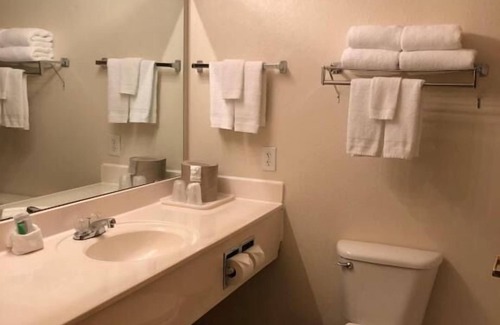 Kelso House | Affordability Meets Comfort at GuestHouse Kelso Longview! 4 Convenient Units