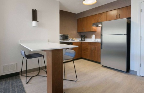 Fossil Creek Apartment | Affordability Meets Comfort! Outdoor Pool & FREE Parking! Near Modern Art Museum