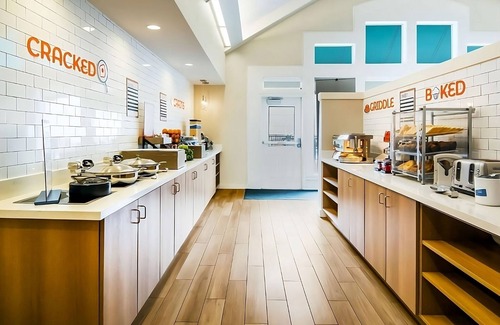 Fossil Creek Apartment | Affordability Meets Comfort! Outdoor Pool & FREE Parking! Near Modern Art Museum