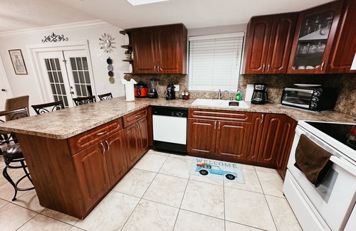Orlando House | Affordable 3 Bedroom Home W/Private Pool. Minutes from Orlando's theme parks
