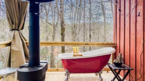 Cosby House | Affordable cabin that sleeps 8 K beds & fire pit