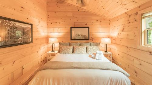 Cosby House | Affordable cabin that sleeps 8 K beds & fire pit