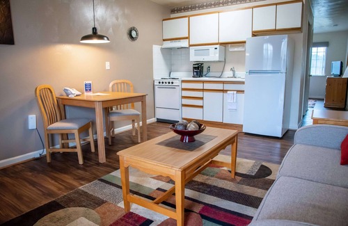 Hollins Hotel | Affordable Corporate Suites - Florist Road