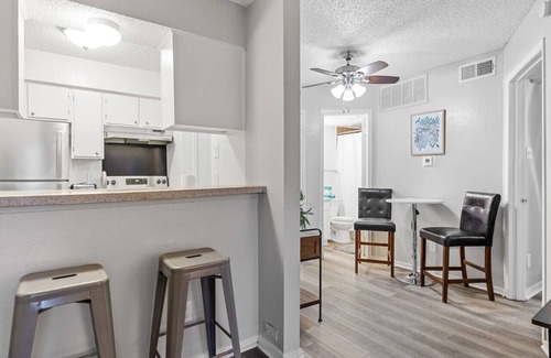 Park Central Apartment | AFFORDABLE & COZY ONE BEDROOM APARTMENT!