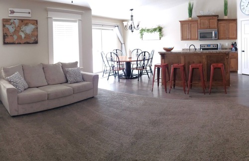 Idaho Falls House | Affordable Family Getaway- 90 minutes to Yellowstone