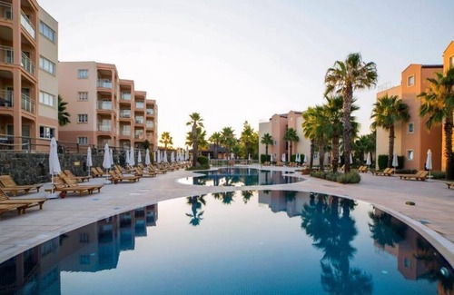 Soke House | Affordable Flat with Communal Pool in Kusadasi-Awz147