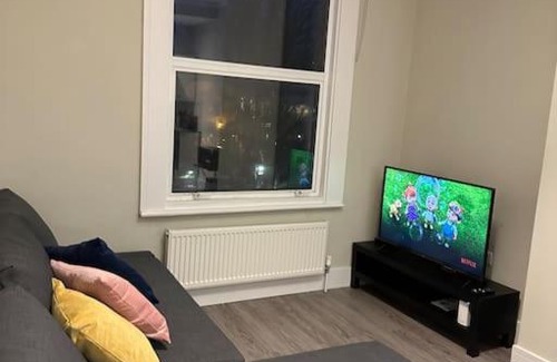Thornton Heath Apartment | Affordable luxury flat in London - cosy and homely