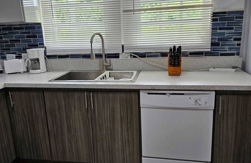 Tibes House | Affordable Room w/Private Bathroom