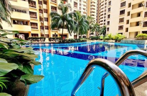 Petaling Jaya Apartment | Affordable Stay Near Tropicana Thomson Hospital Kota Damansara SEGI Giza Mall Tropicana Mall Ikea The Curve One Utama ML