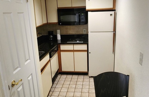 Warren Apartment | Affordable Suites of America Detroit-Warren