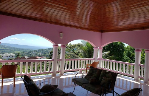 Mandeville House | Affordable vacation room rentals in beautiful Jamaica.