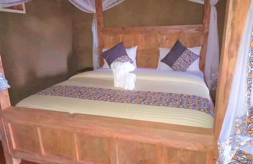 Tanzania Cabin | Africa Safari Maasai Boma