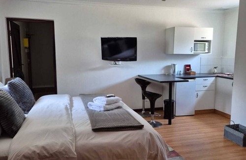 Pinelands House | Afton Safari Lodge