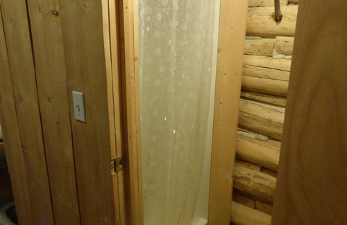 Silver Gate Cabin | Agate's Cabin - A Wolf Crossing Cabin next to Yellowstone National Park