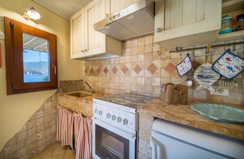 Scaglieri Apartment | Agave directly on the Forno beach with private parking space and large terrace by the sea